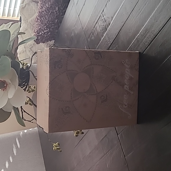 FREE PEOPLE CATCH ME IF YOU CAN SNEAKER SIZE 39/8.5-9 - Picture 4 of 12